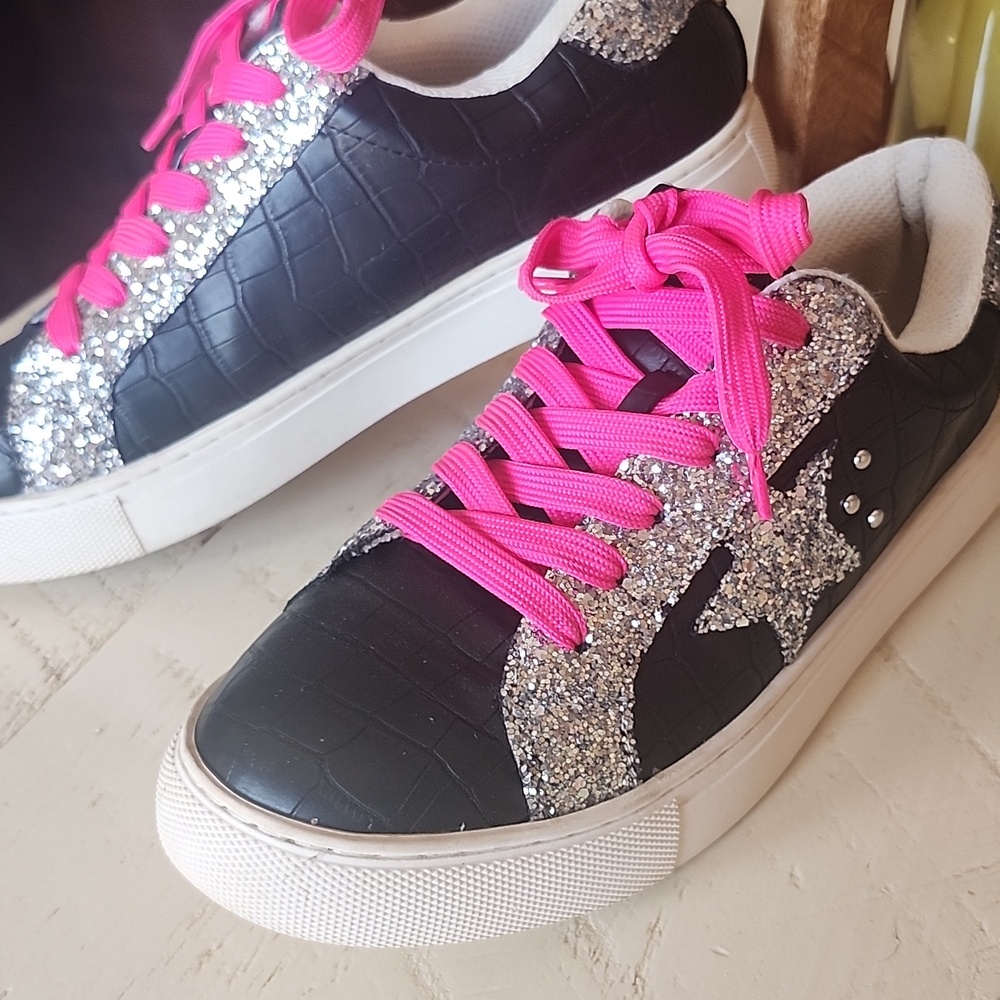 Size 9 Hey Girl Women's Black Croc-Texture Glitter Sneaker with Pink Laces - Picture 3 of 6